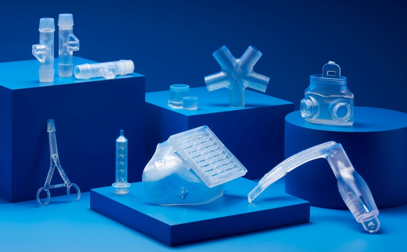 Diverse Beispiele für das neue BioMed Clear Harz