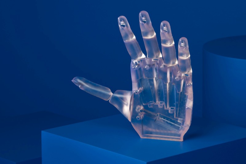 Hand aus flexiblem Harz
