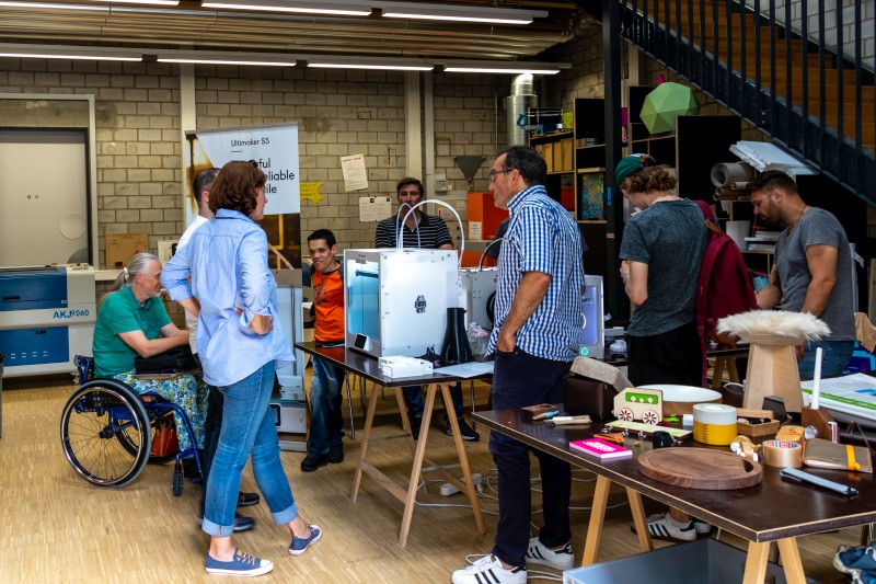 Diskussionen rund um den Ultimaker S5 herum