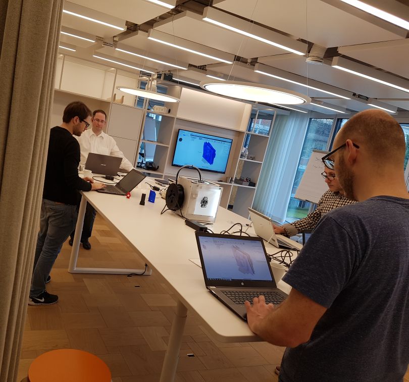 DIM3NSIONS Schulungen Schulung mit Ultimaker am NEST Dübendorf